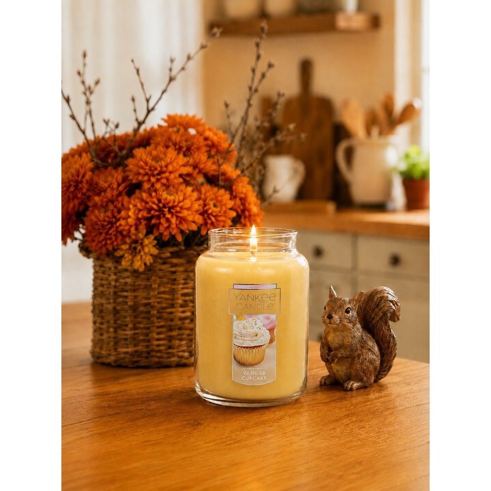 Yankee Candle Vanilla Cupcake Large Jar 22oz Gold Label Single Wick Autumn Cozy
